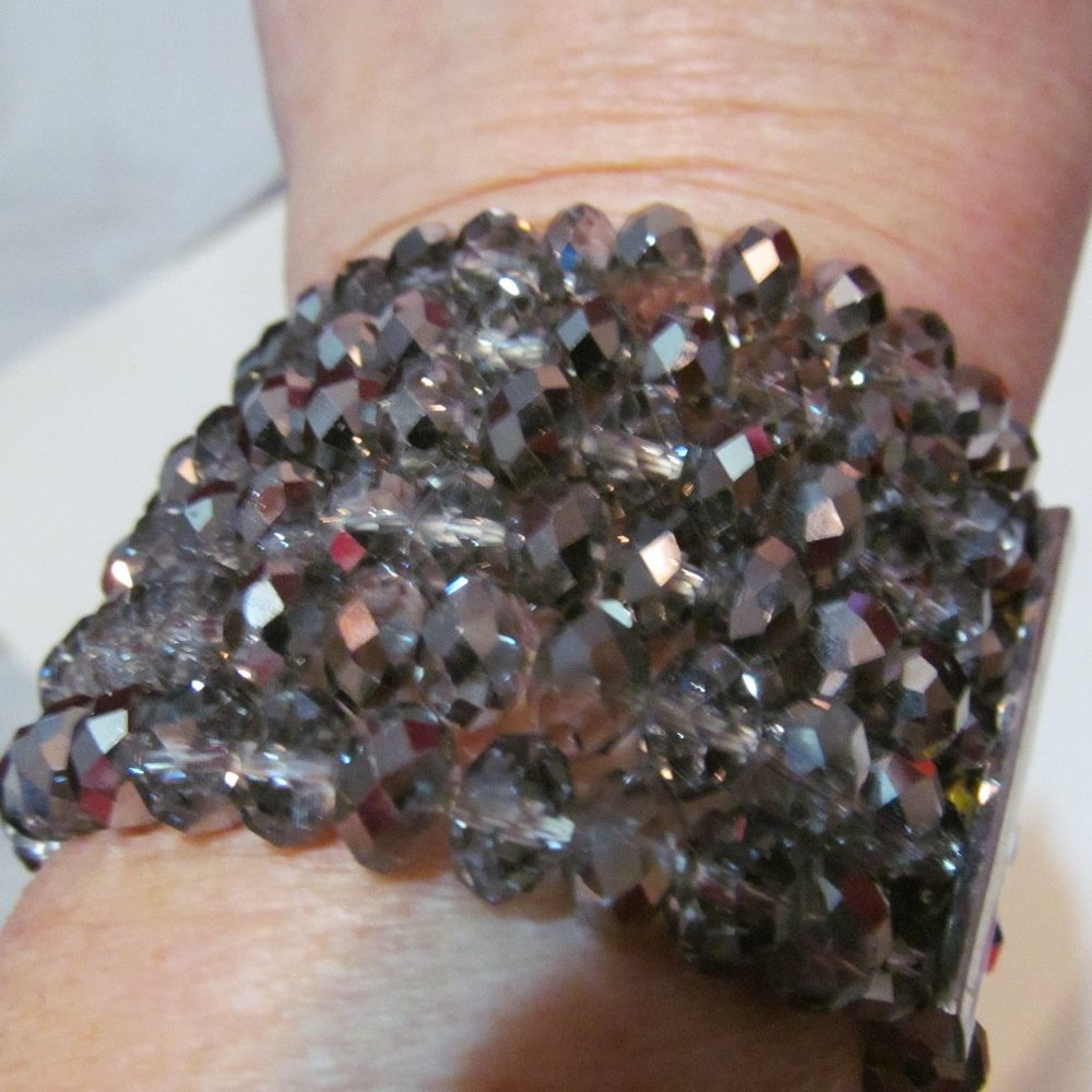 Six strand attached gray sparkle stretched bracelet